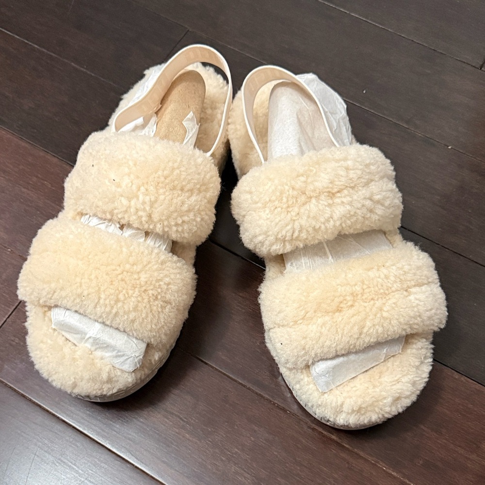 UGG Women's Cream Fuzzy Slippers